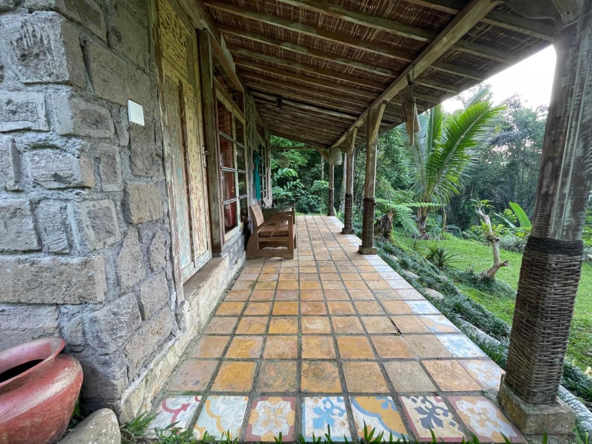 Oemah Tepi Sawah Villa จาตีลูวีห์ ภายนอก รูปภาพ