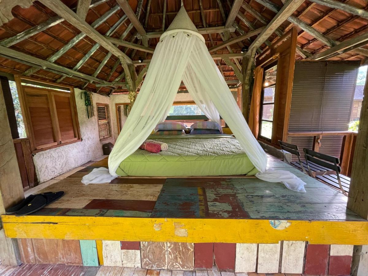 Oemah Tepi Sawah Villa จาตีลูวีห์ ภายนอก รูปภาพ