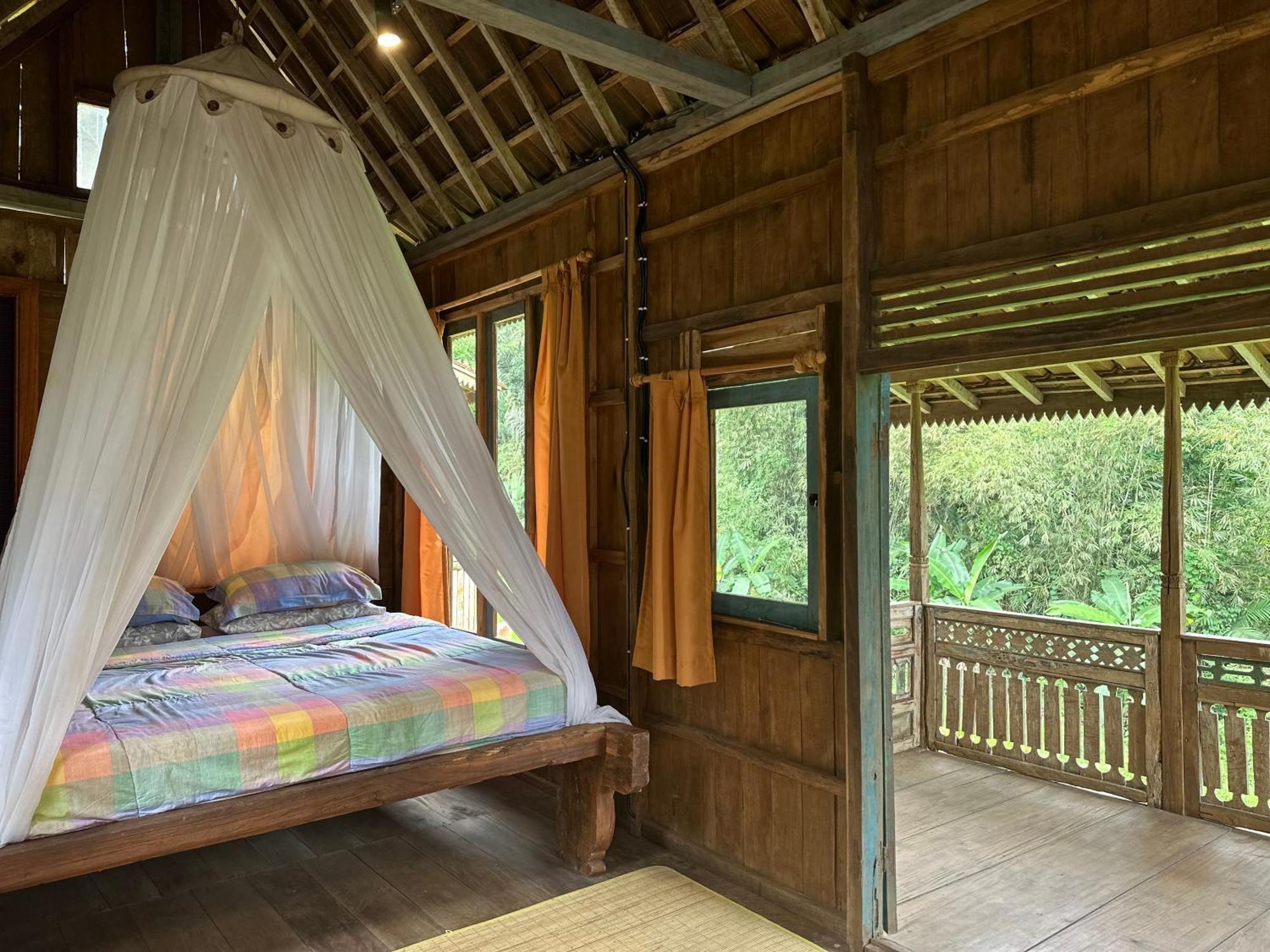 Oemah Tepi Sawah Villa จาตีลูวีห์ ภายนอก รูปภาพ