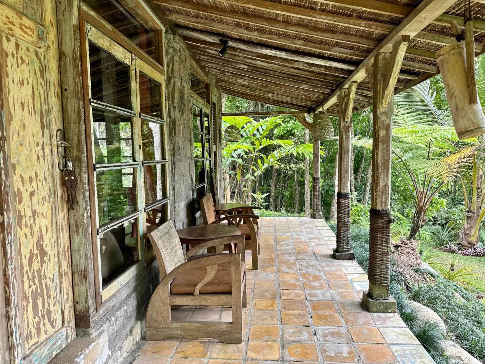 Oemah Tepi Sawah Villa จาตีลูวีห์ ภายนอก รูปภาพ
