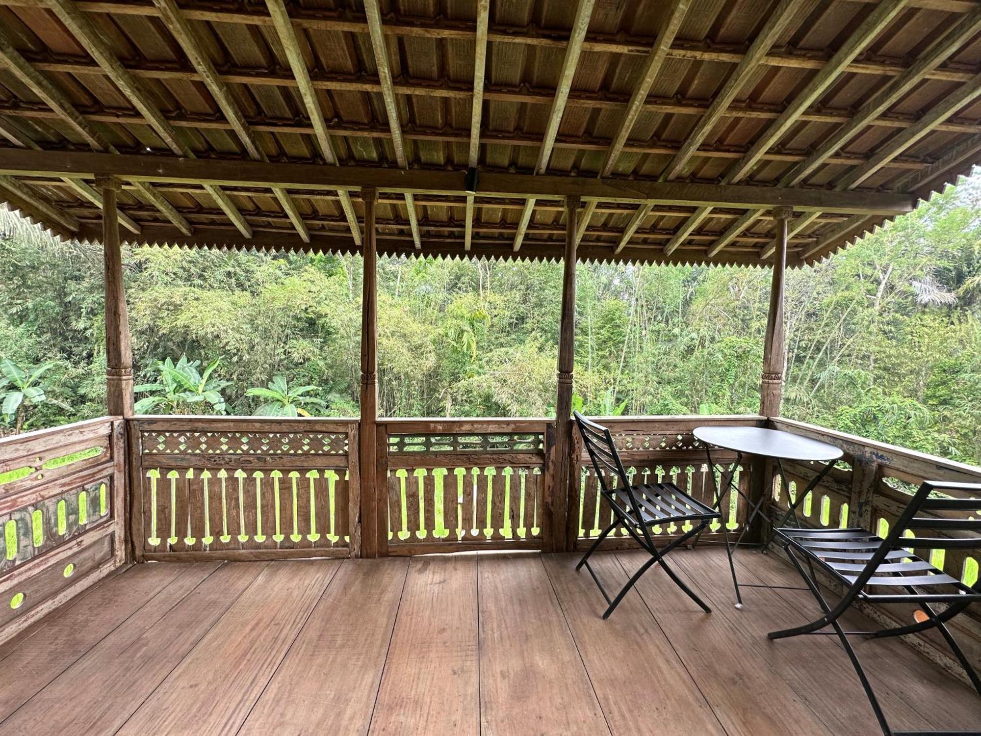 Oemah Tepi Sawah Villa จาตีลูวีห์ ภายนอก รูปภาพ
