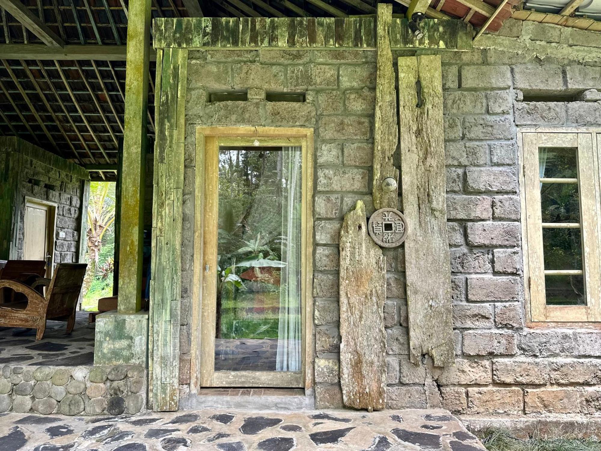 Oemah Tepi Sawah Villa จาตีลูวีห์ ภายนอก รูปภาพ
