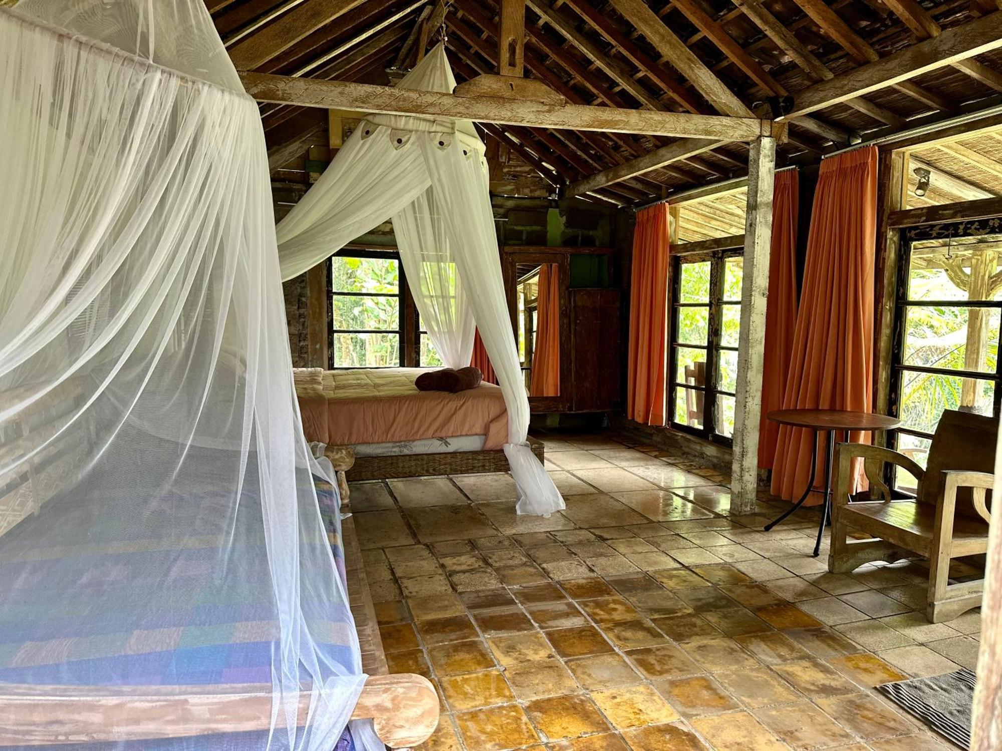 Oemah Tepi Sawah Villa จาตีลูวีห์ ภายนอก รูปภาพ