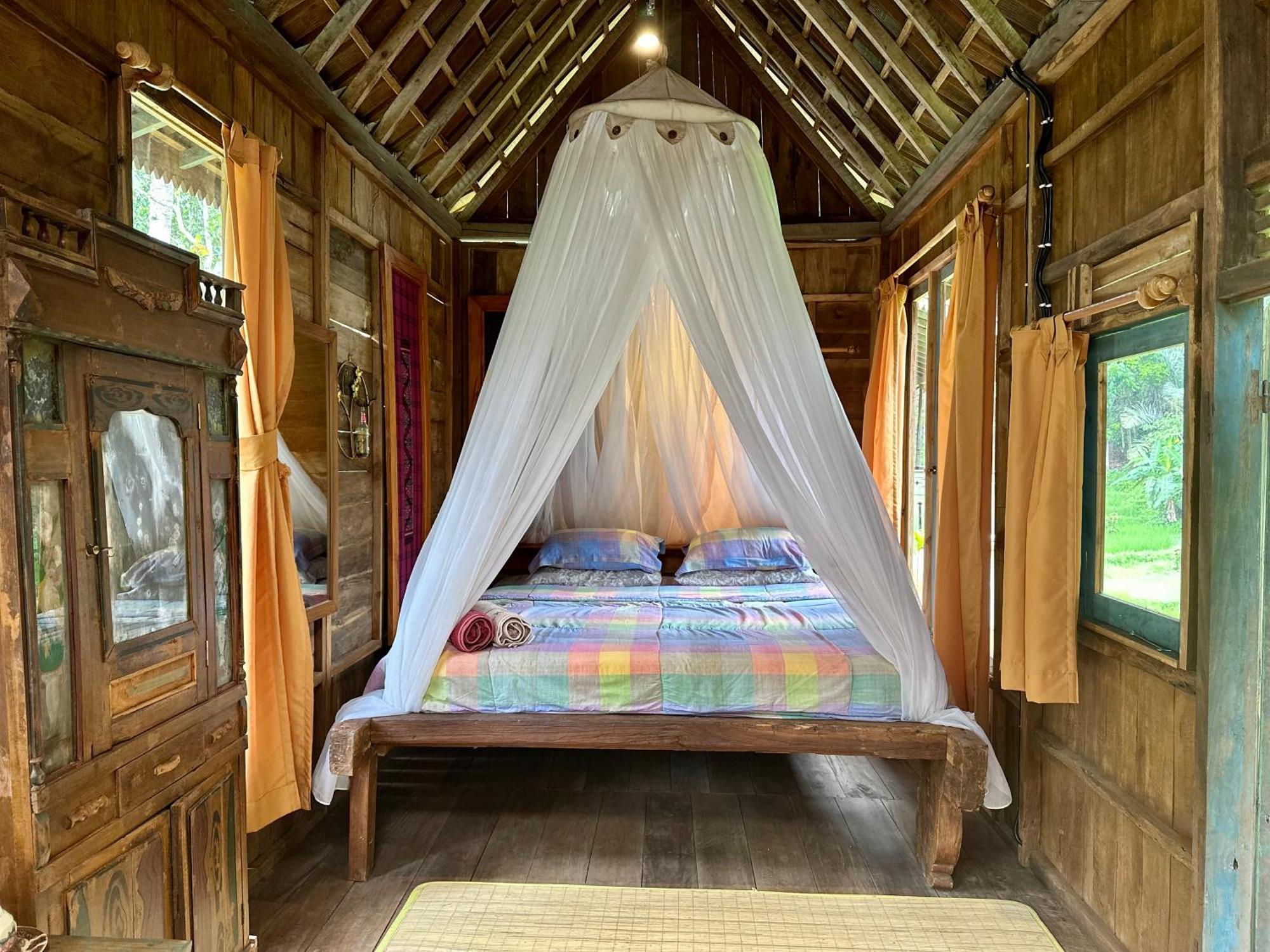 Oemah Tepi Sawah Villa จาตีลูวีห์ ภายนอก รูปภาพ
