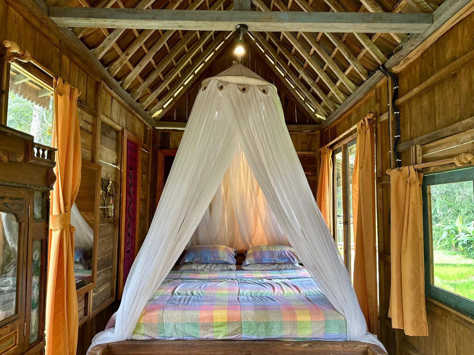 Oemah Tepi Sawah Villa จาตีลูวีห์ ภายนอก รูปภาพ