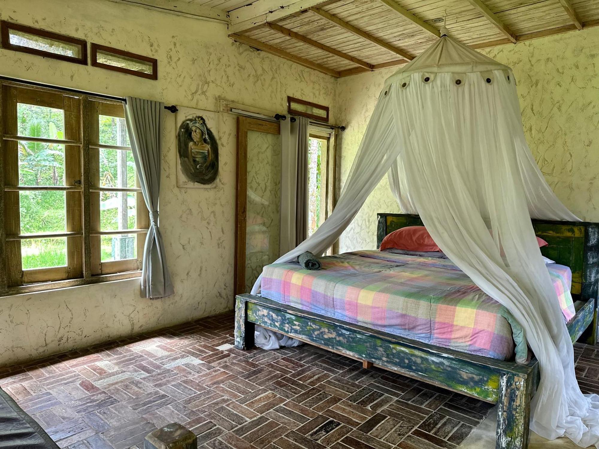Oemah Tepi Sawah Villa จาตีลูวีห์ ภายนอก รูปภาพ