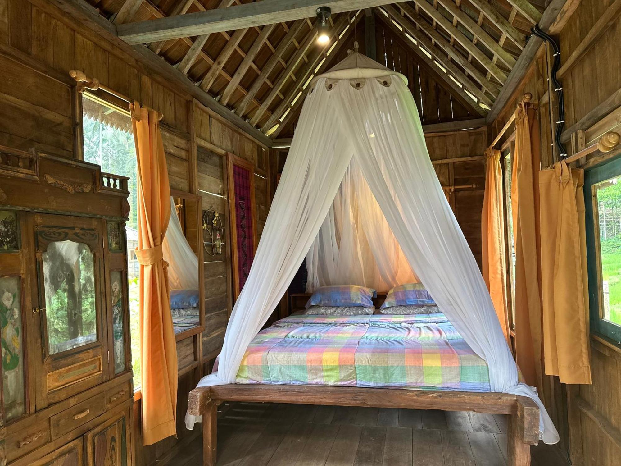 Oemah Tepi Sawah Villa จาตีลูวีห์ ภายนอก รูปภาพ