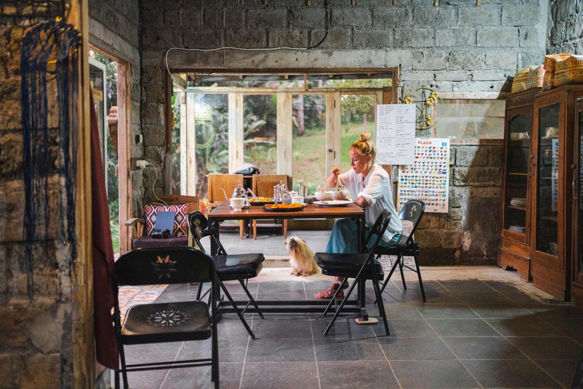 Oemah Tepi Sawah Villa จาตีลูวีห์ ภายนอก รูปภาพ
