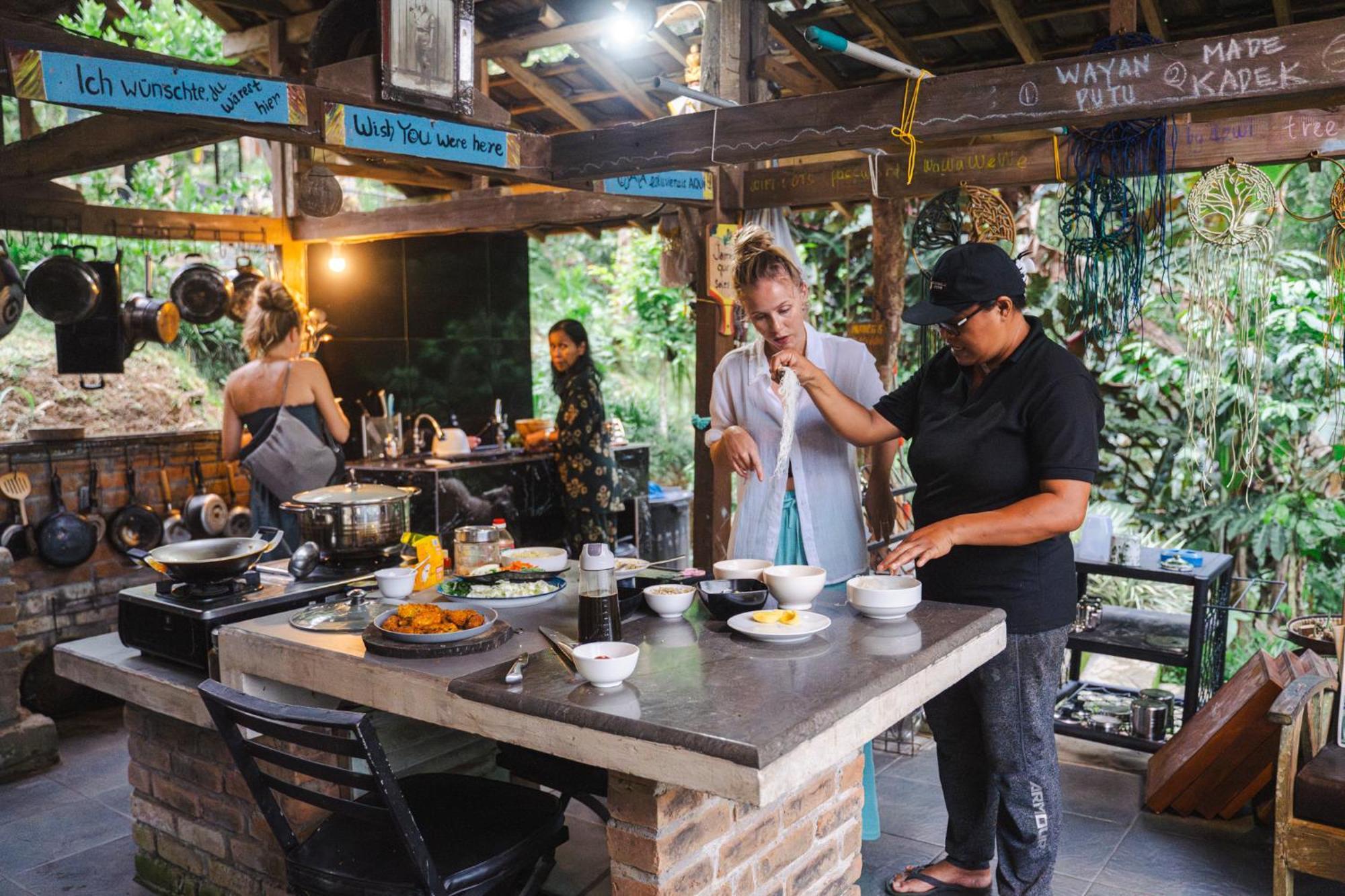 Oemah Tepi Sawah Villa จาตีลูวีห์ ภายนอก รูปภาพ