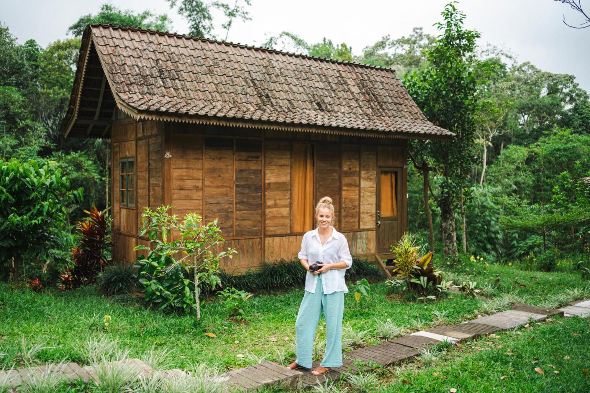 Oemah Tepi Sawah Villa จาตีลูวีห์ ภายนอก รูปภาพ